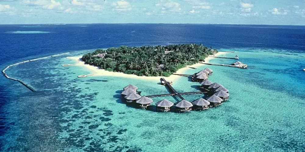 Maldives Travel Guide 2026: Best Resorts, Budget Options & Travel Tips