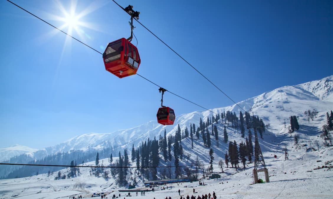 Manali Winter Guide: Essential Travel Tips After First Snowfall & Top Souvenirs to Buy